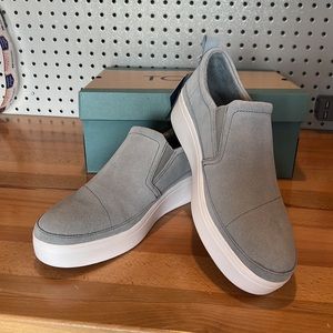 NWT Toms women’s size 11 grey suede Tristan sneakers
